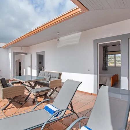 Adejo Vacacional Мойя